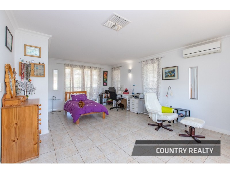 81 Andrews Avenue, York WA 6302