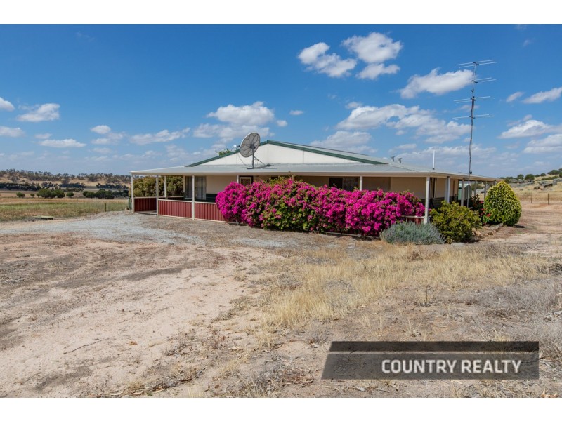 987 York Williams Road, Beverley WA 6304