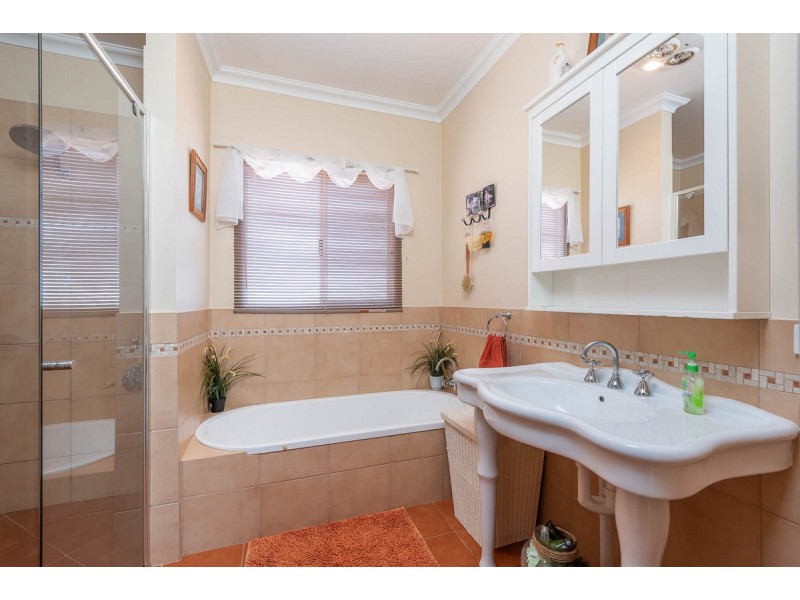 12 Heaton Drive, Northam WA 6401