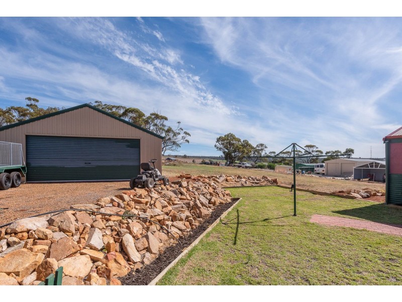 12 Heaton Drive, Northam WA 6401