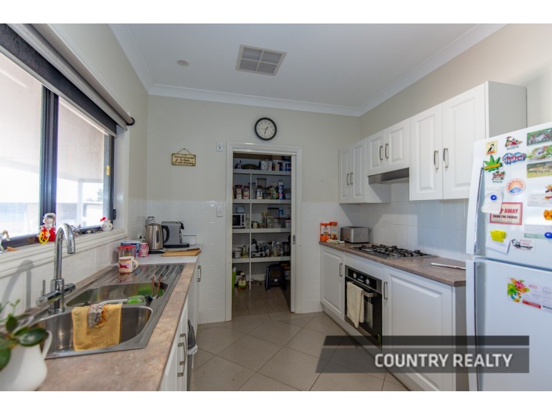 10 Heaton Drive, Northam WA 6401