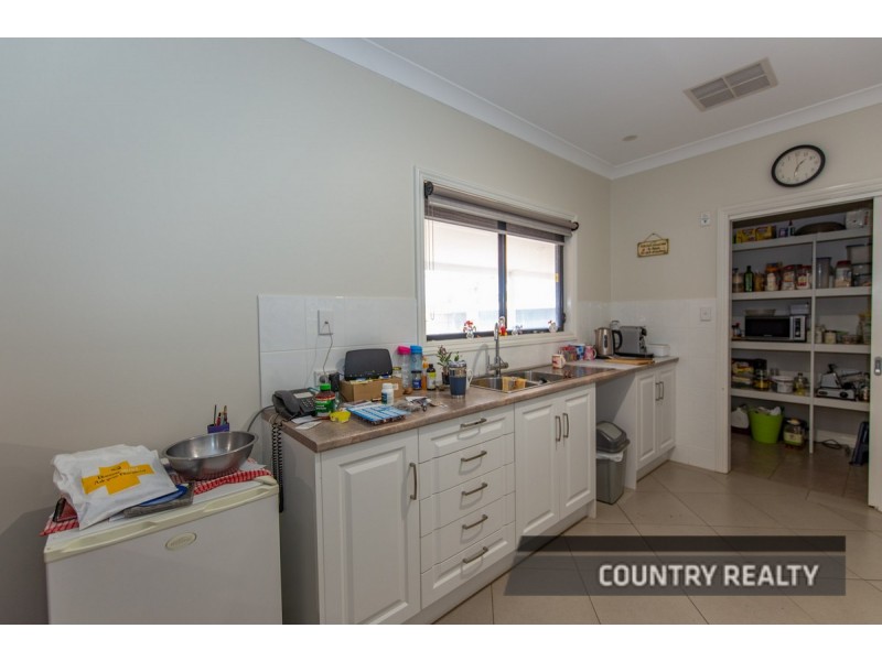 10 Heaton Drive, Northam WA 6401