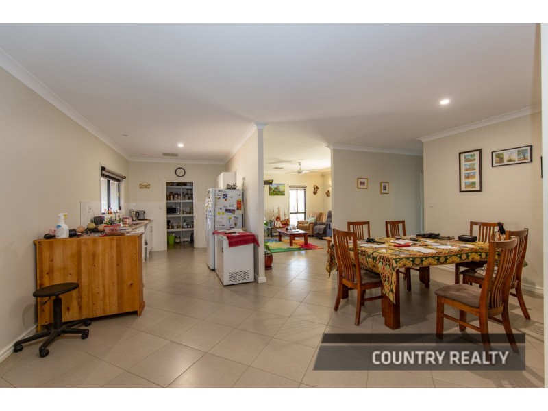 10 Heaton Drive, Northam WA 6401