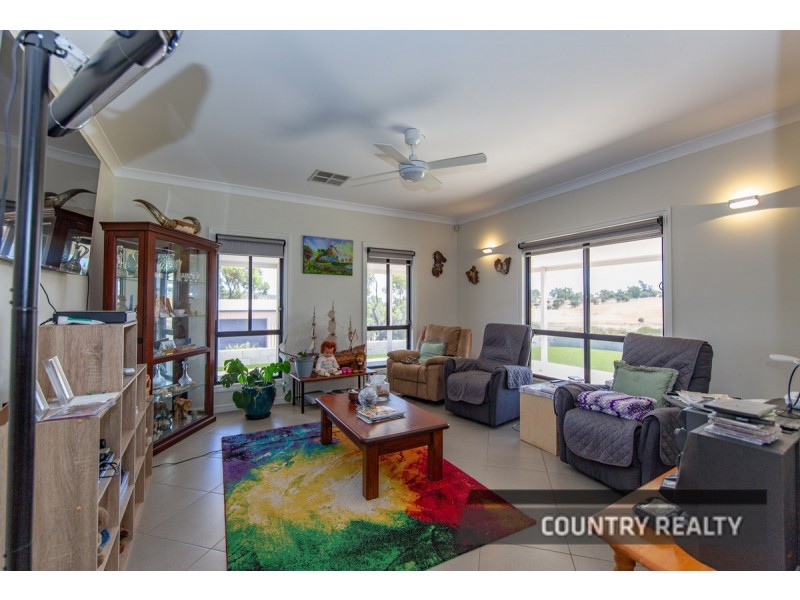 10 Heaton Drive, Northam WA 6401