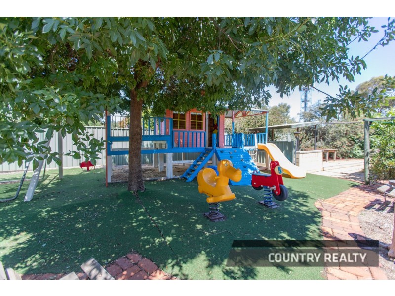 2 Newcastle Street, York WA 6302