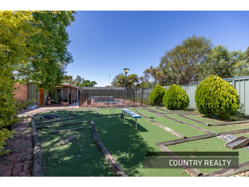 2 Newcastle Street, York WA 6302