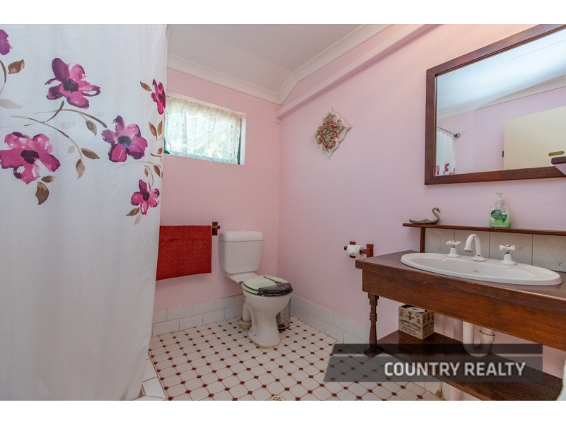 2 Newcastle Street, York WA 6302