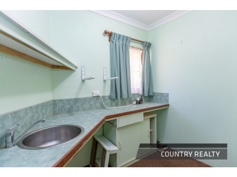 2 Newcastle Street, York WA 6302