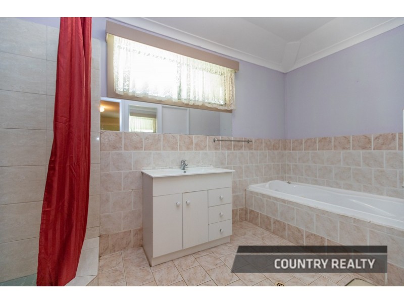 2 Newcastle Street, York WA 6302