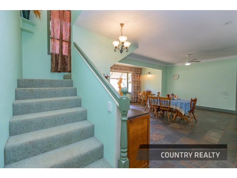 2 Newcastle Street, York WA 6302