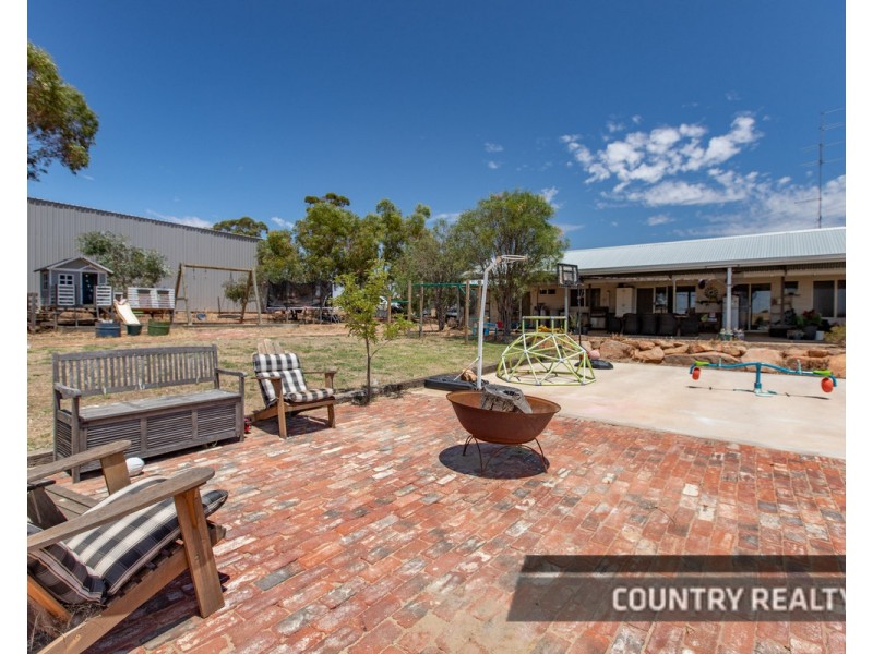 165 Peacock Road, Northam WA 6401