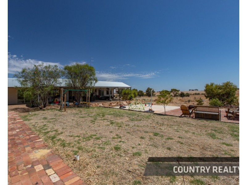 165 Peacock Road, Northam WA 6401