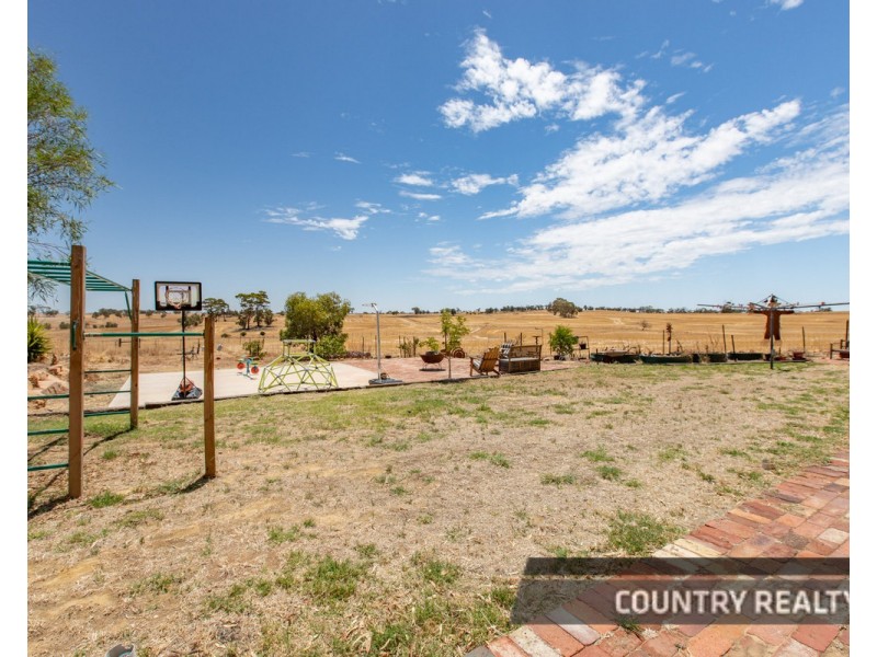 165 Peacock Road, Northam WA 6401