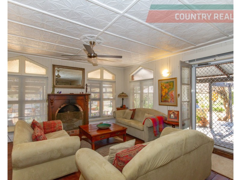 2 Osnaburg Road, York WA 6302