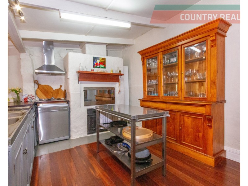 2 Osnaburg Road, York WA 6302