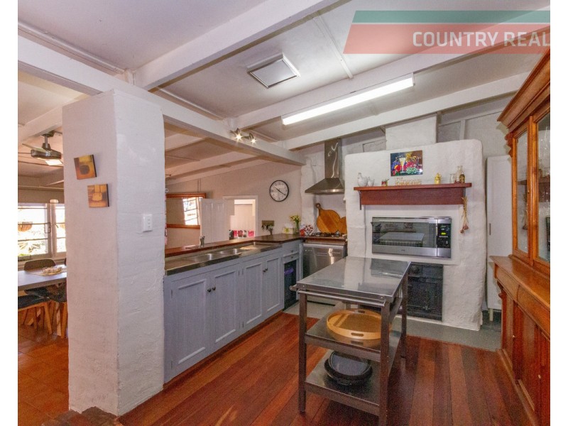 2 Osnaburg Road, York WA 6302