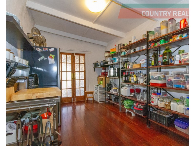 2 Osnaburg Road, York WA 6302