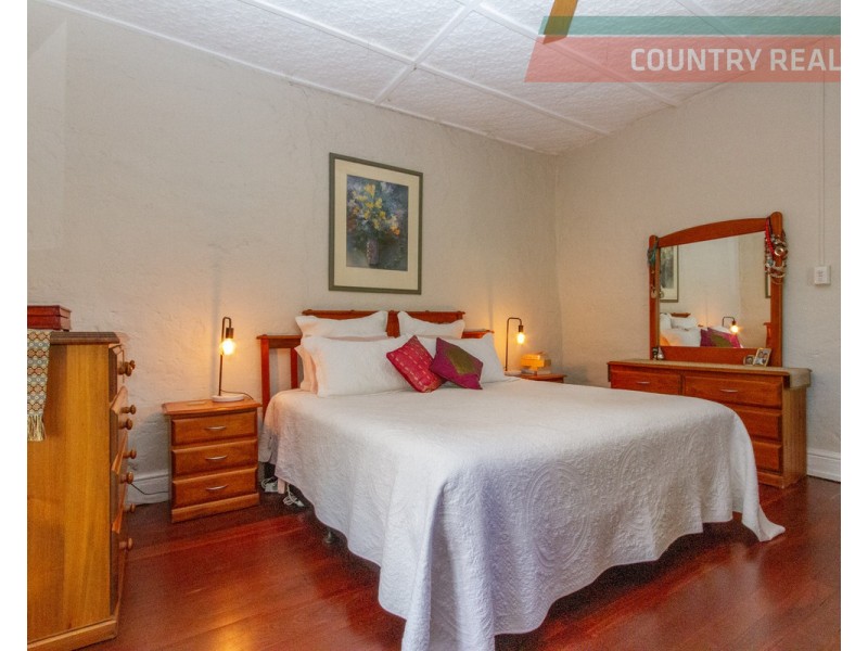 2 Osnaburg Road, York WA 6302