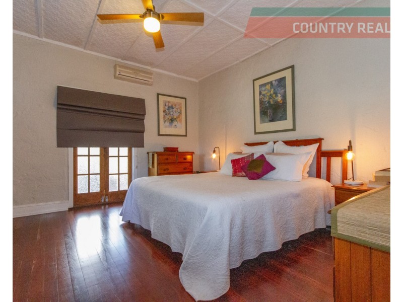 2 Osnaburg Road, York WA 6302