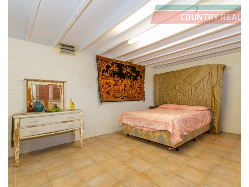 2 Osnaburg Road, York WA 6302