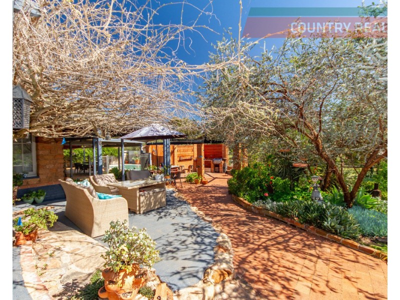 2 Osnaburg Road, York WA 6302