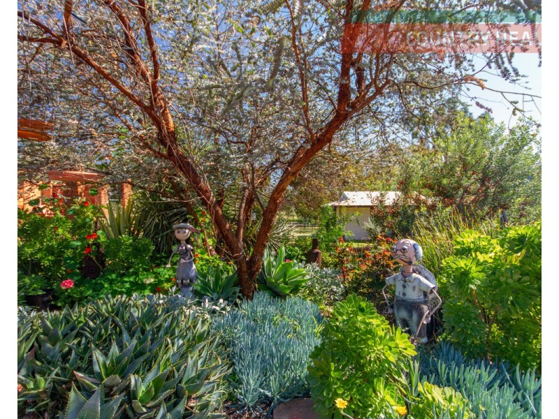 2 Osnaburg Road, York WA 6302