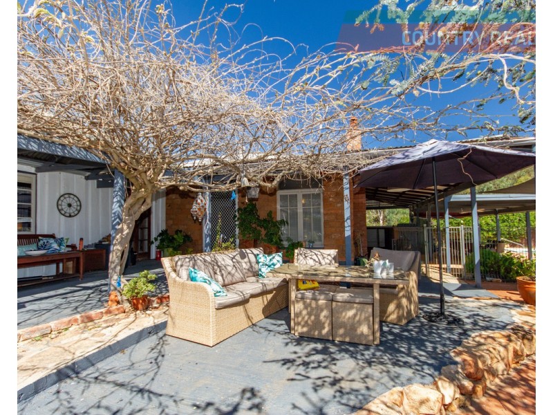 2 Osnaburg Road, York WA 6302