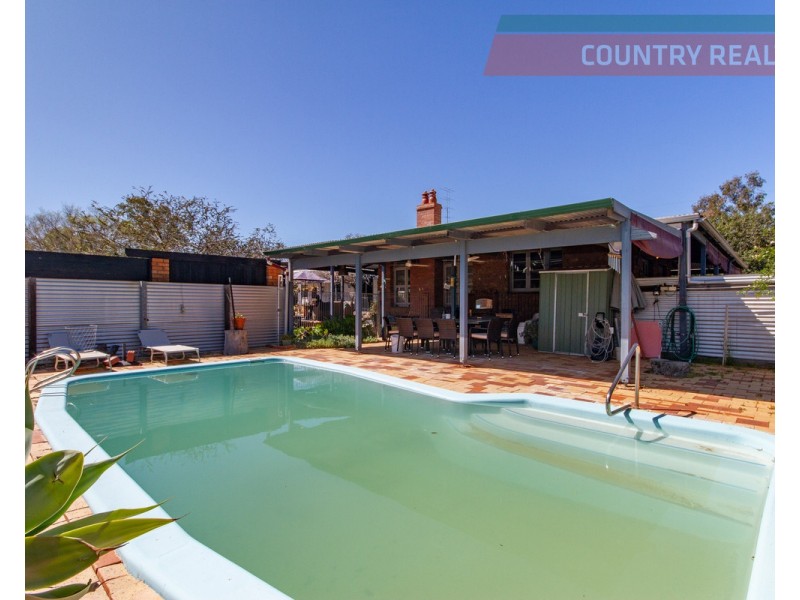 2 Osnaburg Road, York WA 6302