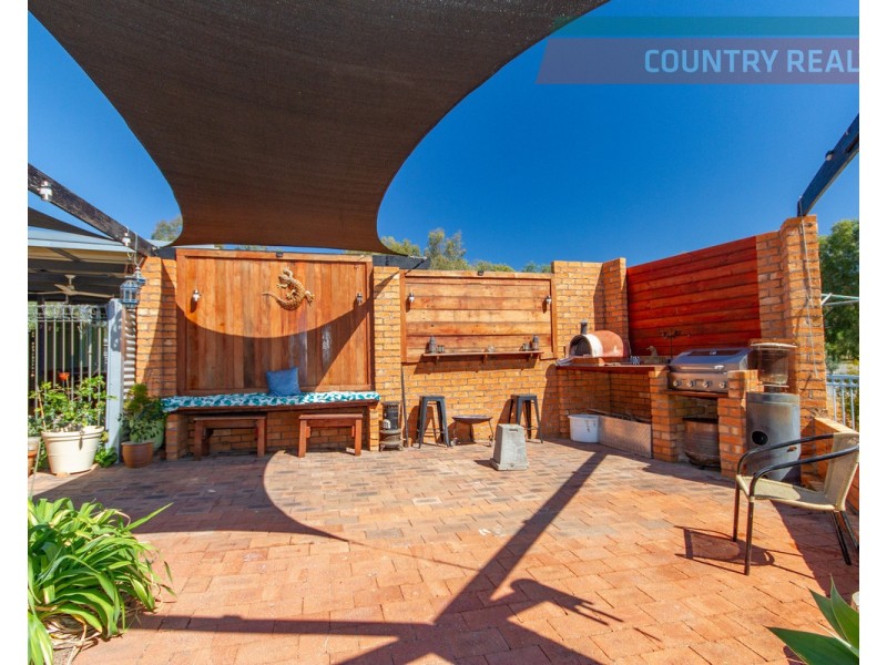 2 Osnaburg Road, York WA 6302