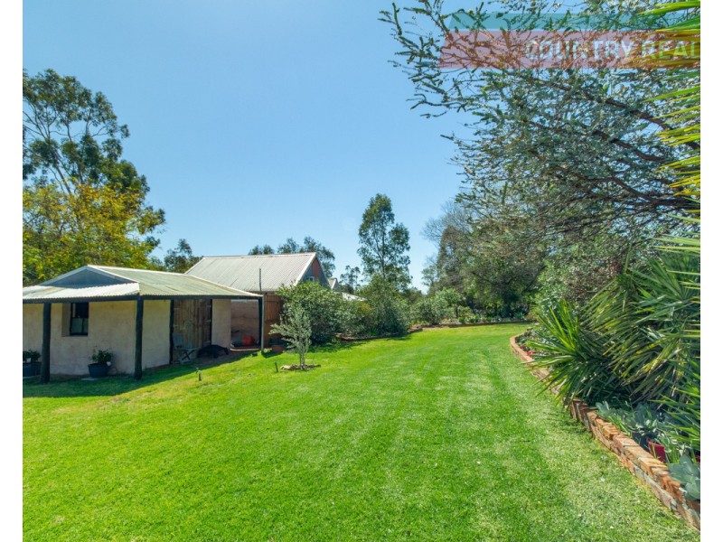 2 Osnaburg Road, York WA 6302