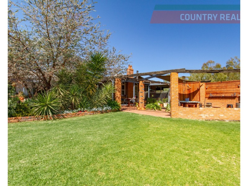 2 Osnaburg Road, York WA 6302