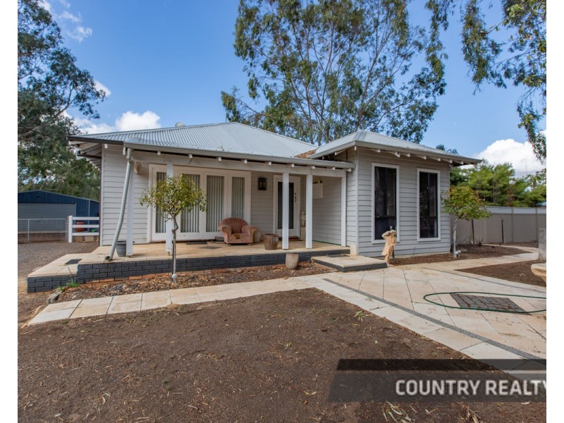 206 Avon Terrace, York WA 6302