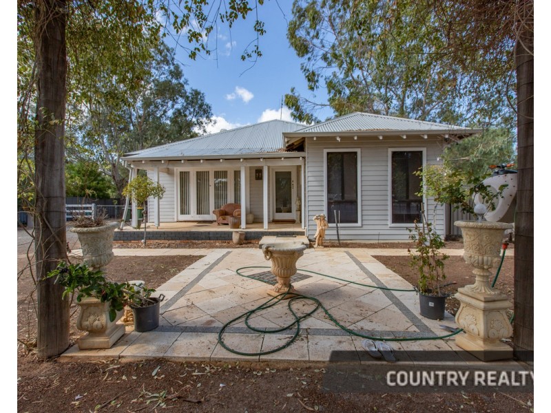 206 Avon Terrace, York WA 6302