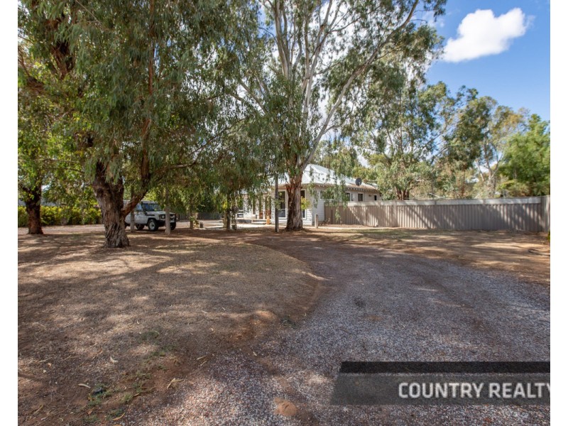 206 Avon Terrace, York WA 6302