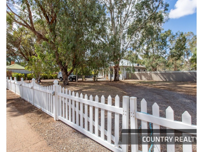 206 Avon Terrace, York WA 6302