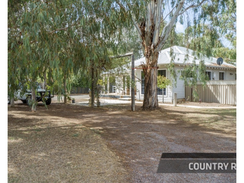 206 Avon Terrace, York WA 6302