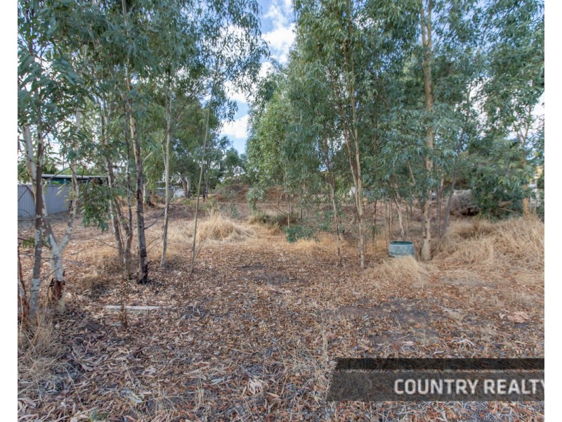 40 Suburban Road, York WA 6302
