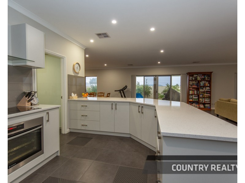 8 Oakover Place, Northam WA 6401