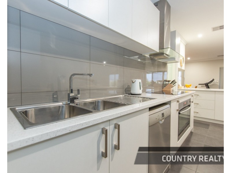 8 Oakover Place, Northam WA 6401