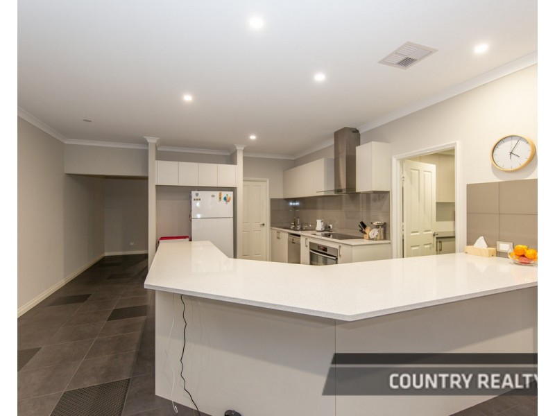 8 Oakover Place, Northam WA 6401