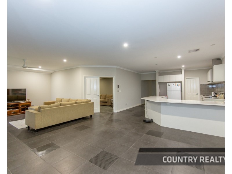 8 Oakover Place, Northam WA 6401