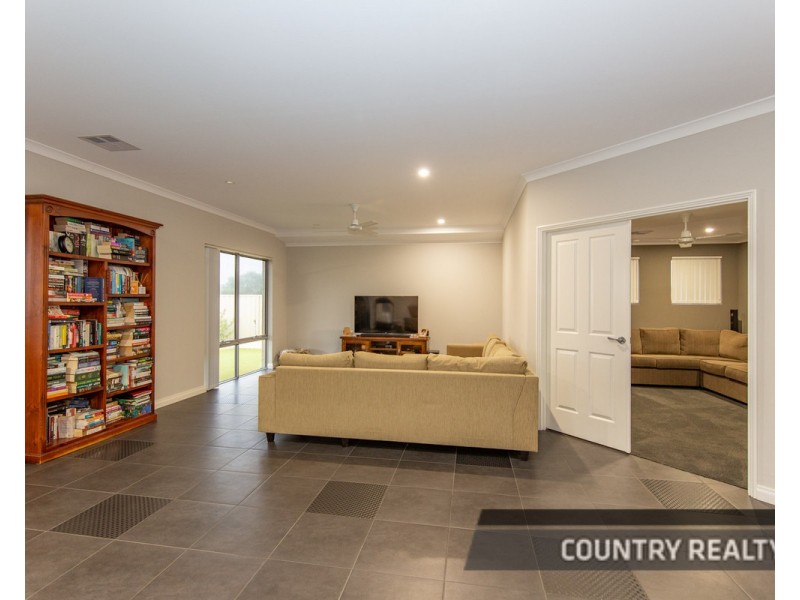 8 Oakover Place, Northam WA 6401