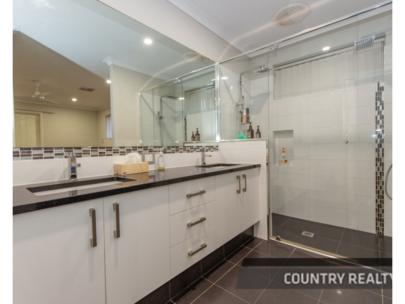 8 Oakover Place, Northam WA 6401