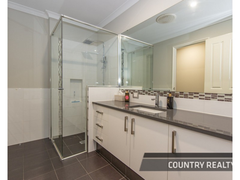 8 Oakover Place, Northam WA 6401