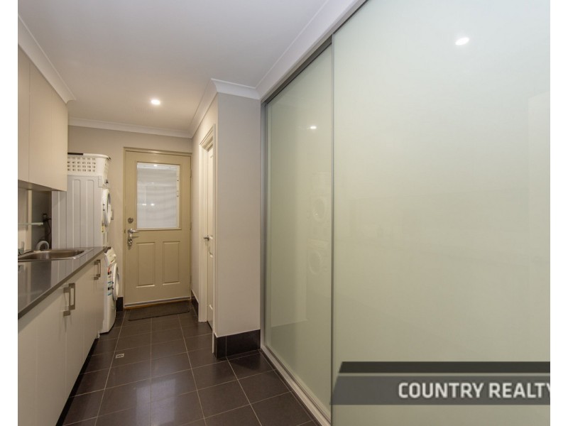 8 Oakover Place, Northam WA 6401