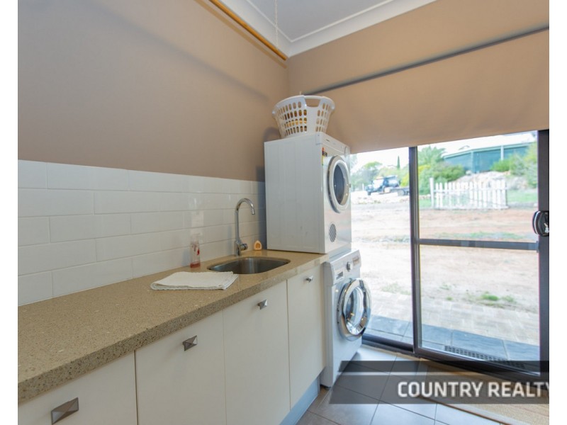 22 Steere Road, York WA 6302