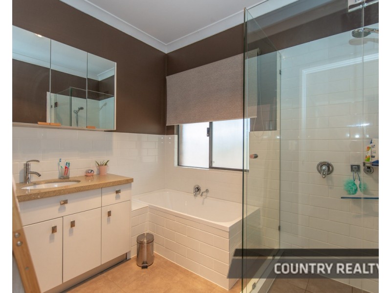 22 Steere Road, York WA 6302