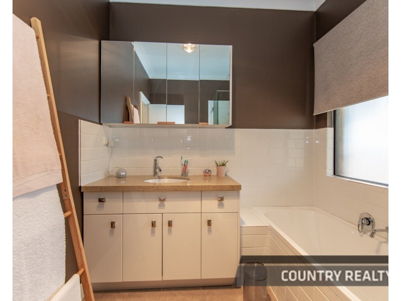 22 Steere Road, York WA 6302