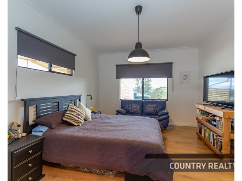 22 Steere Road, York WA 6302