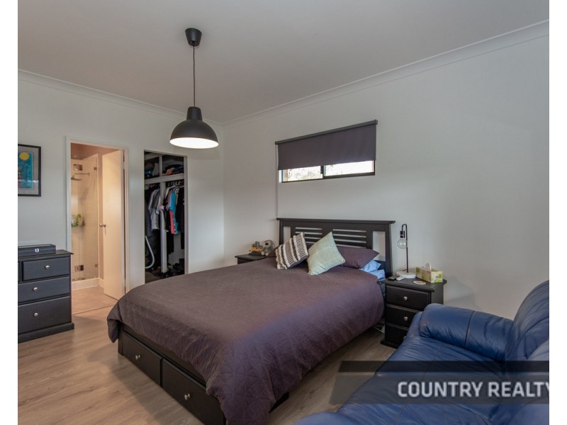 22 Steere Road, York WA 6302